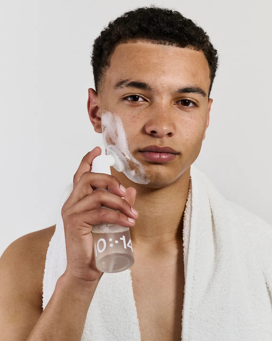 1014-skincare-visage-mousse-nettoyante-visage-aha-exfoliante image 3